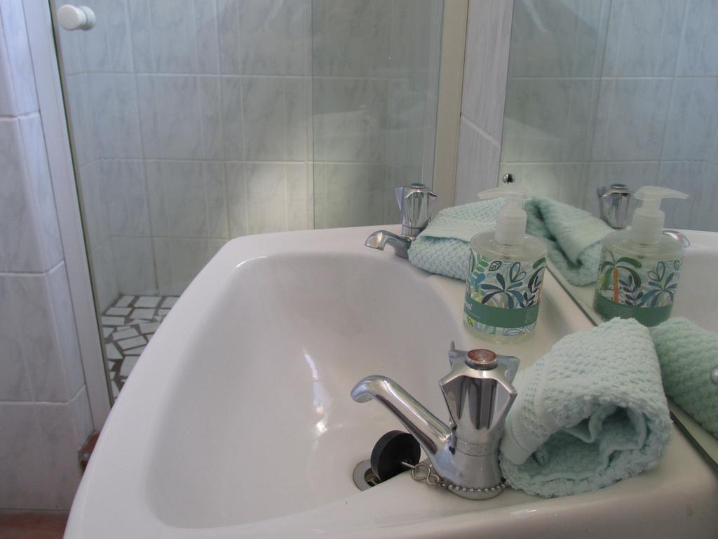 Due South Guest House Langebaan Buitenkant foto