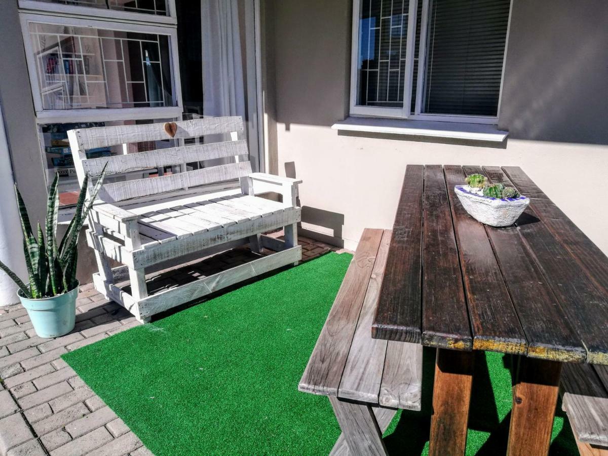 Due South Guest House Langebaan Buitenkant foto